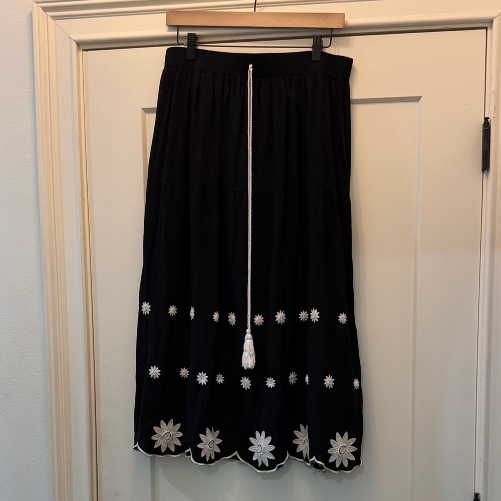 Chic Black Maxi Skirt with Floral Accents
